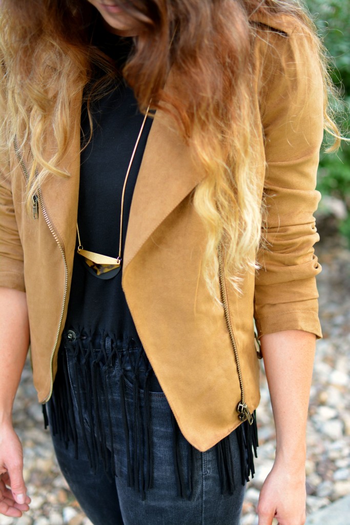 ashley from lsr in a camel faux suede jacket, fringe top, black skinny jeans