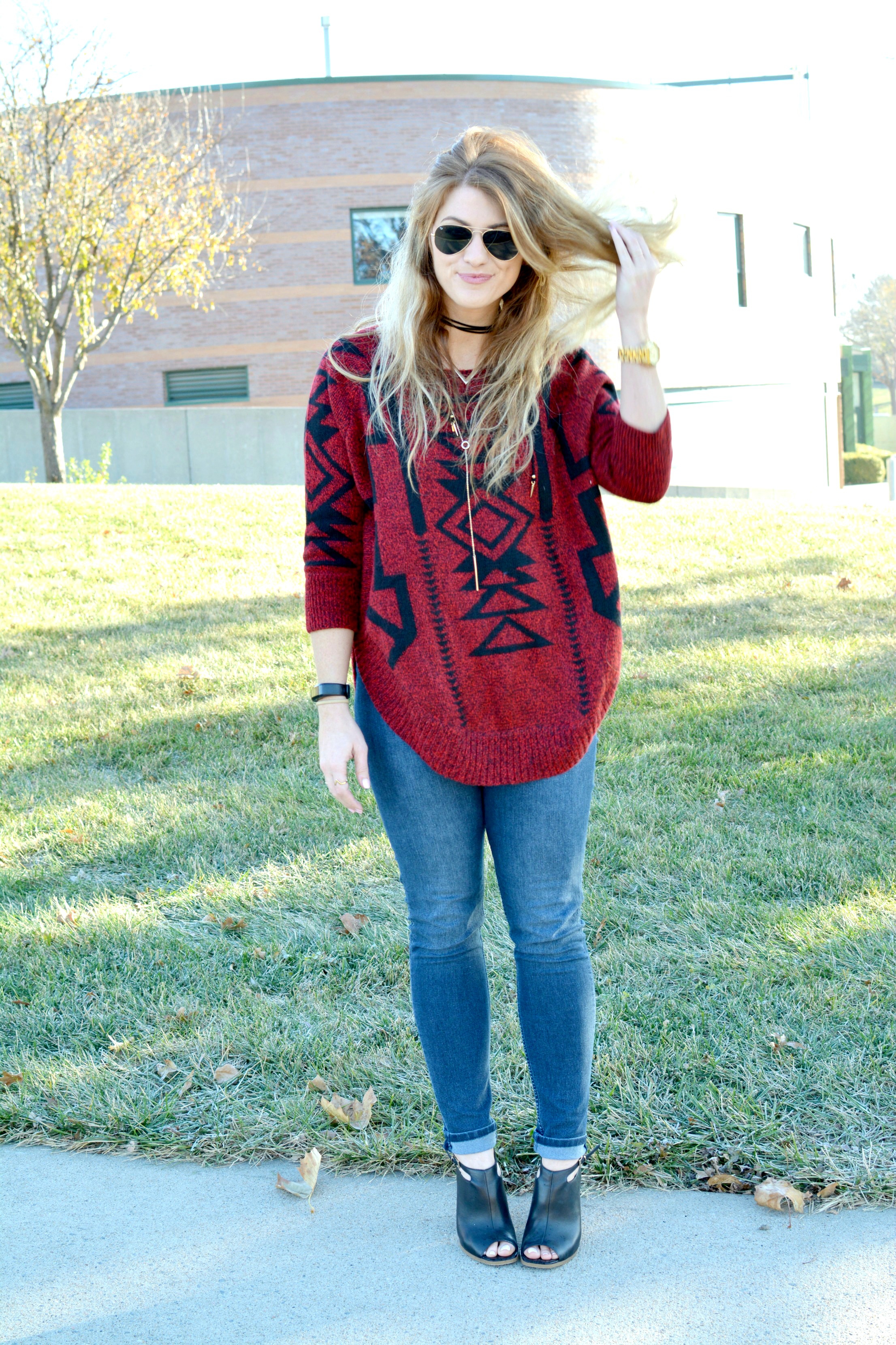 Red and Black Sweater with Mules. | Le Stylo Rouge