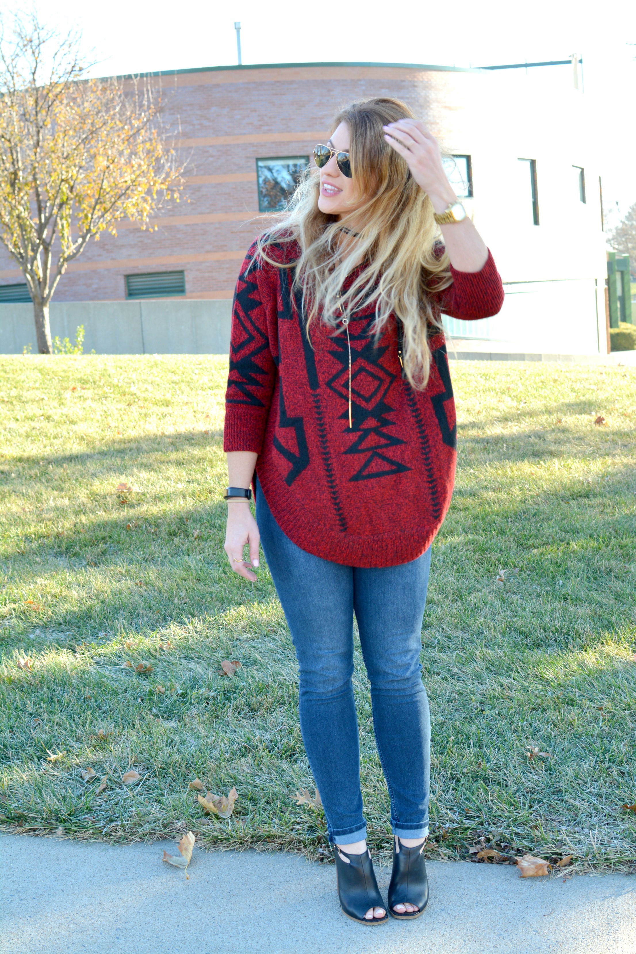 Red and Black Sweater with Mules. | Le Stylo Rouge