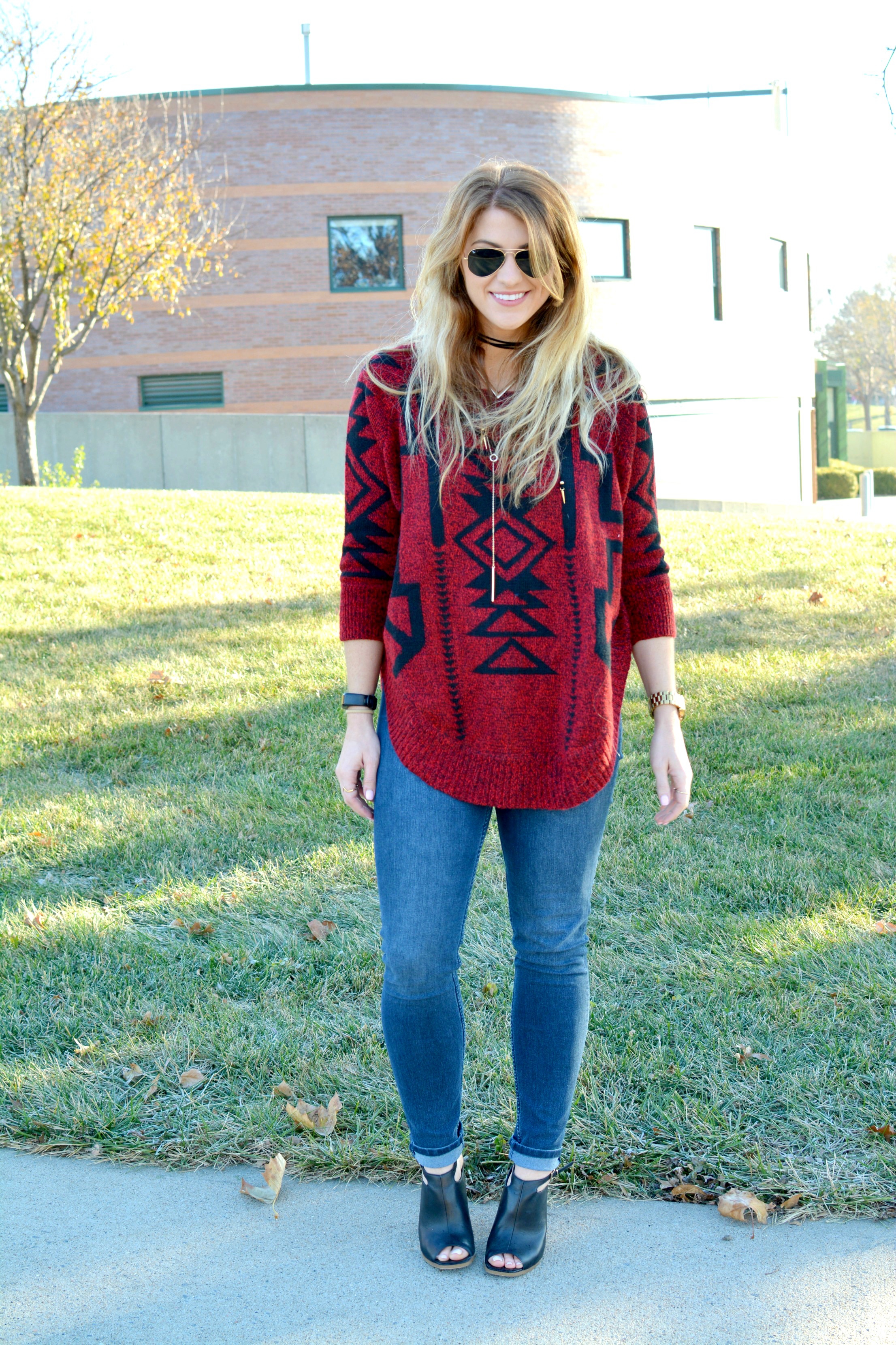 Red and Black Sweater with Mules. | Le Stylo Rouge