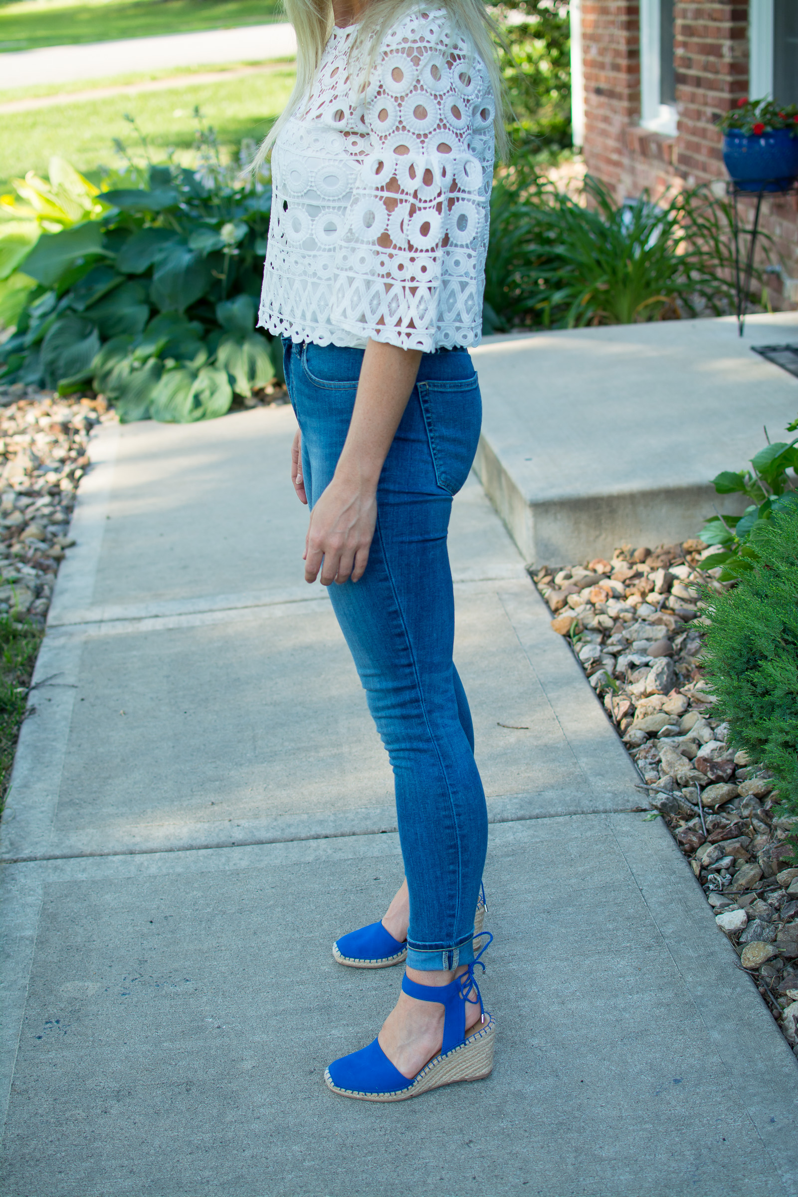 White Crochet Top + Blue Wedges. Le Stylo Rouge