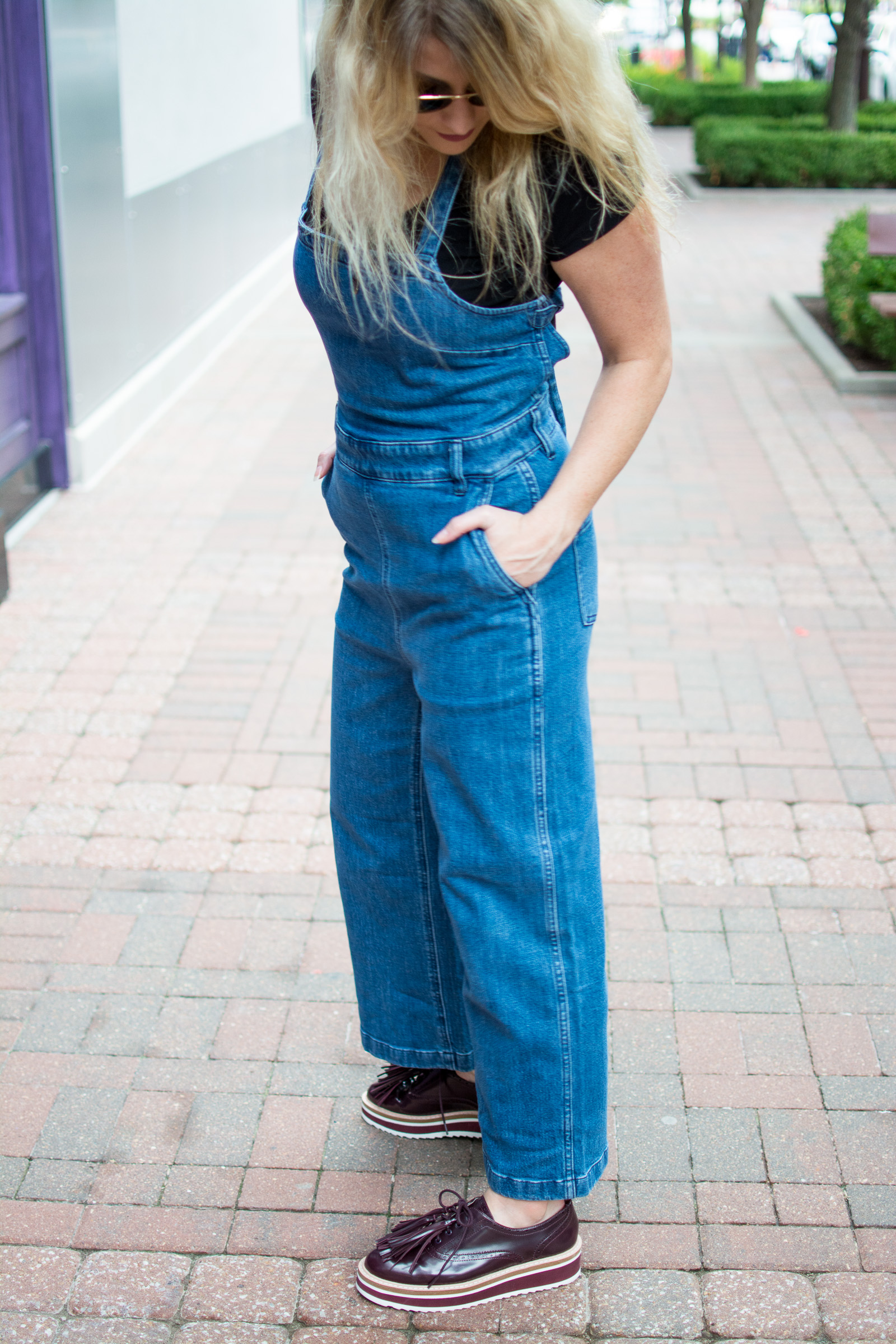 How to Wear a Denim Jumpsuit. | Ashley from Le Stylo Rouge