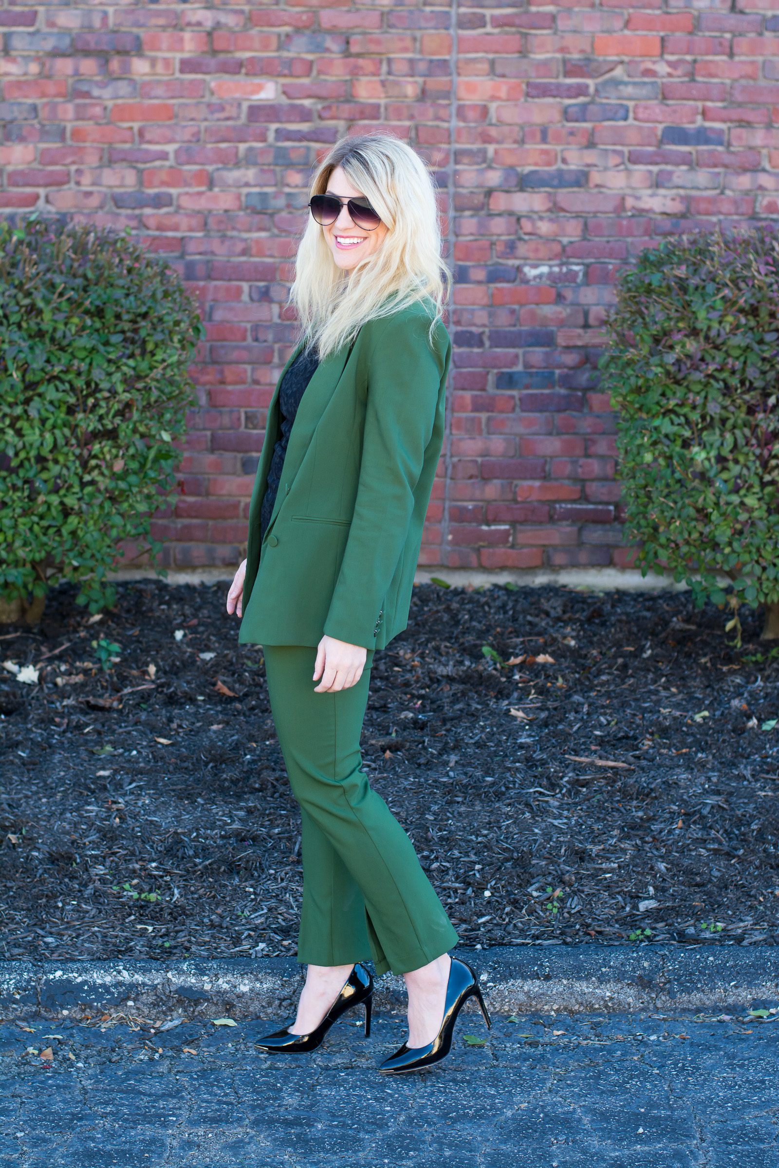 Green Holiday Suit. | Ashley from Le Stylo Rouge