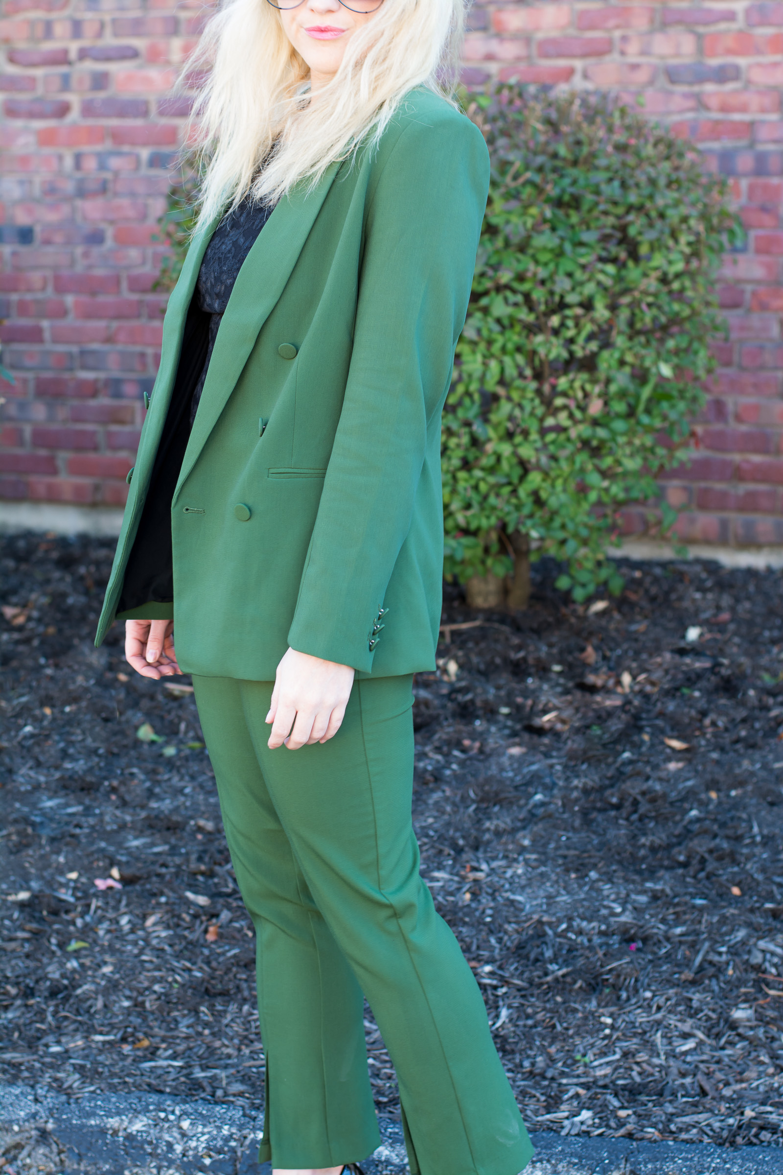 Green Holiday Suit. | Ashley from Le Stylo Rouge