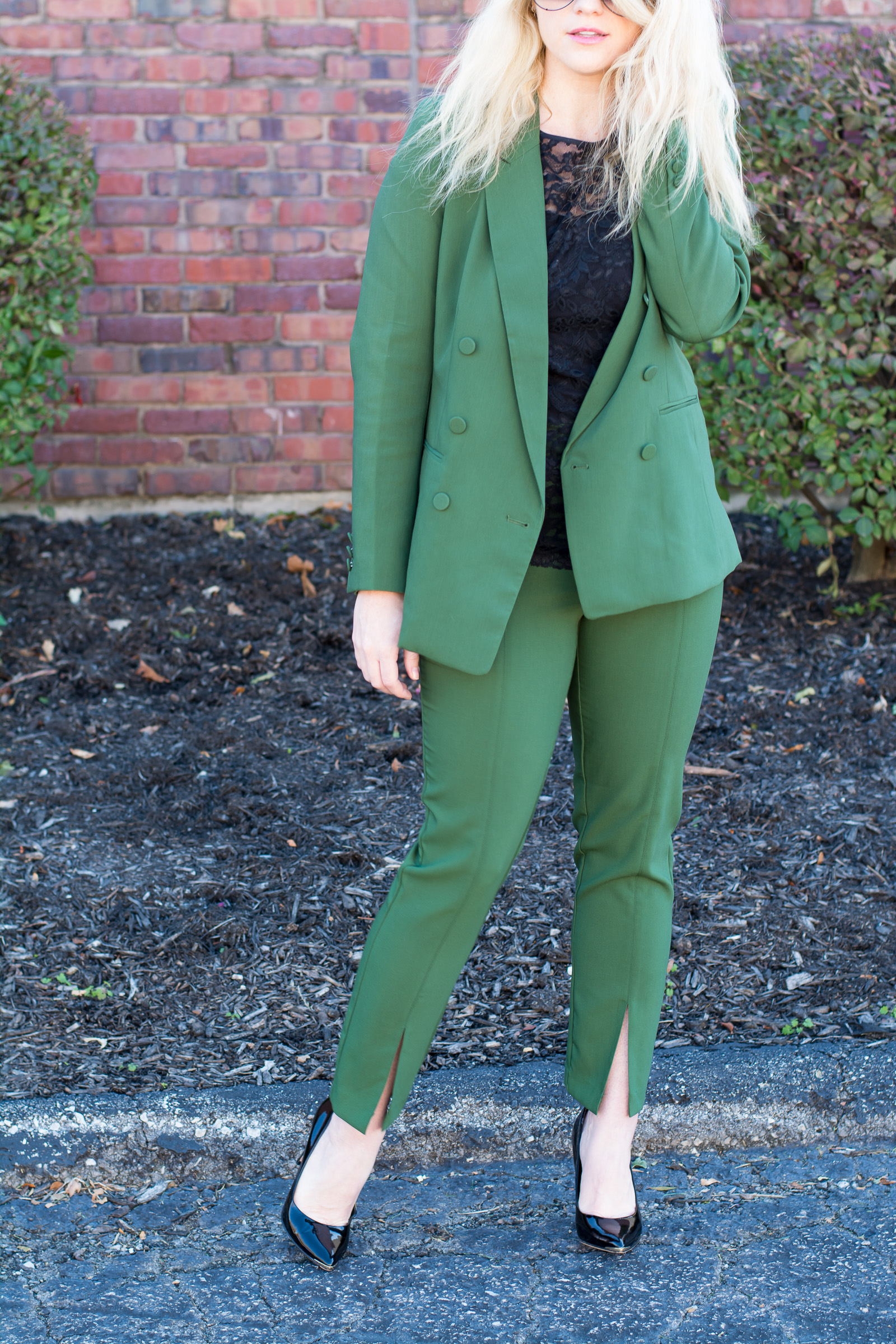 Green Holiday Suit. | Ashley from Le Stylo Rouge