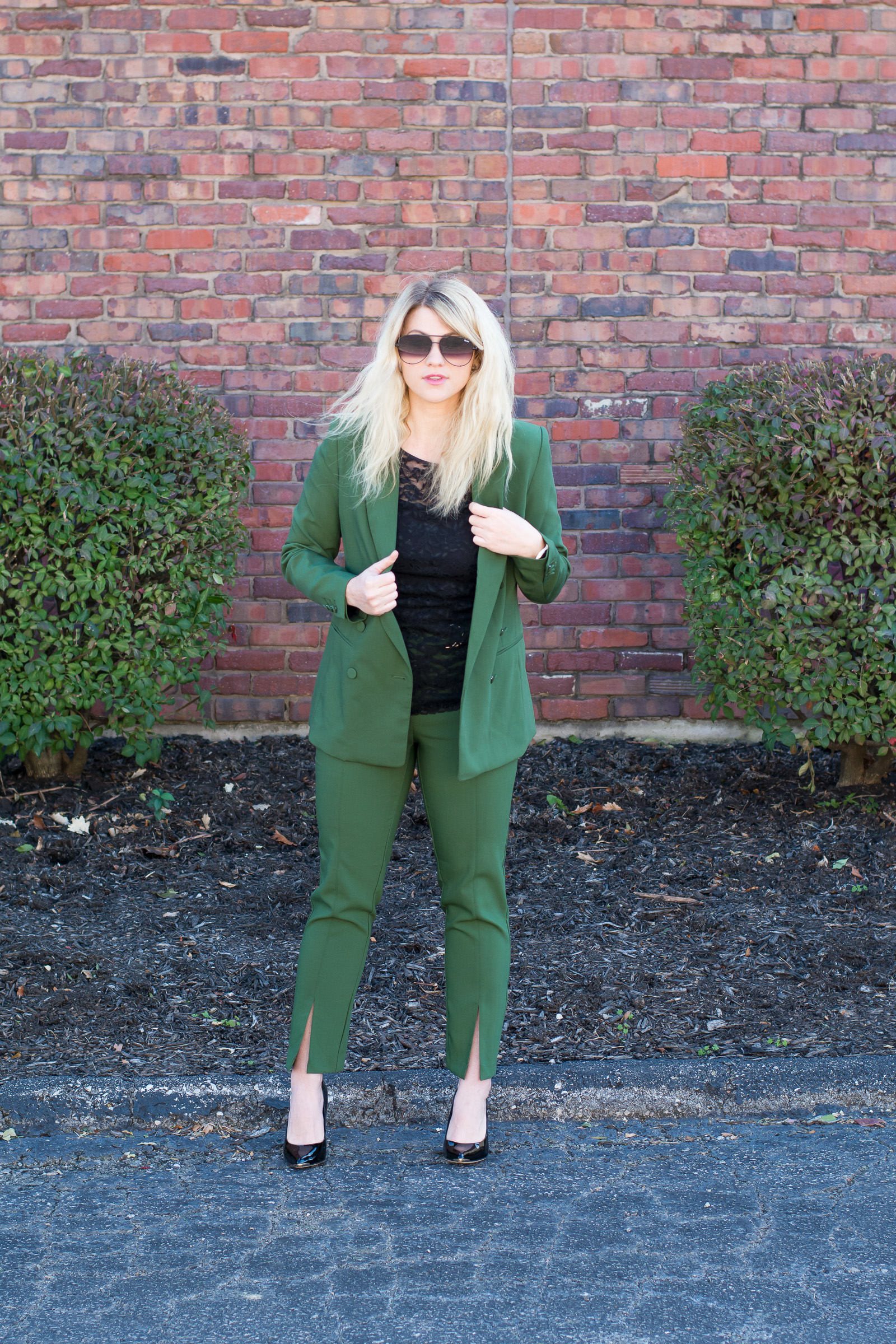 Green Holiday Suit. | Ashley from Le Stylo Rouge