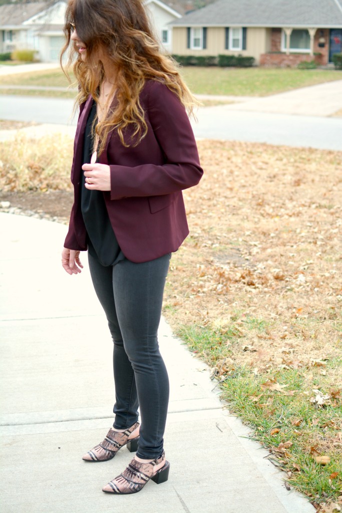 Burgundy Blazer. | Le Stylo Rouge