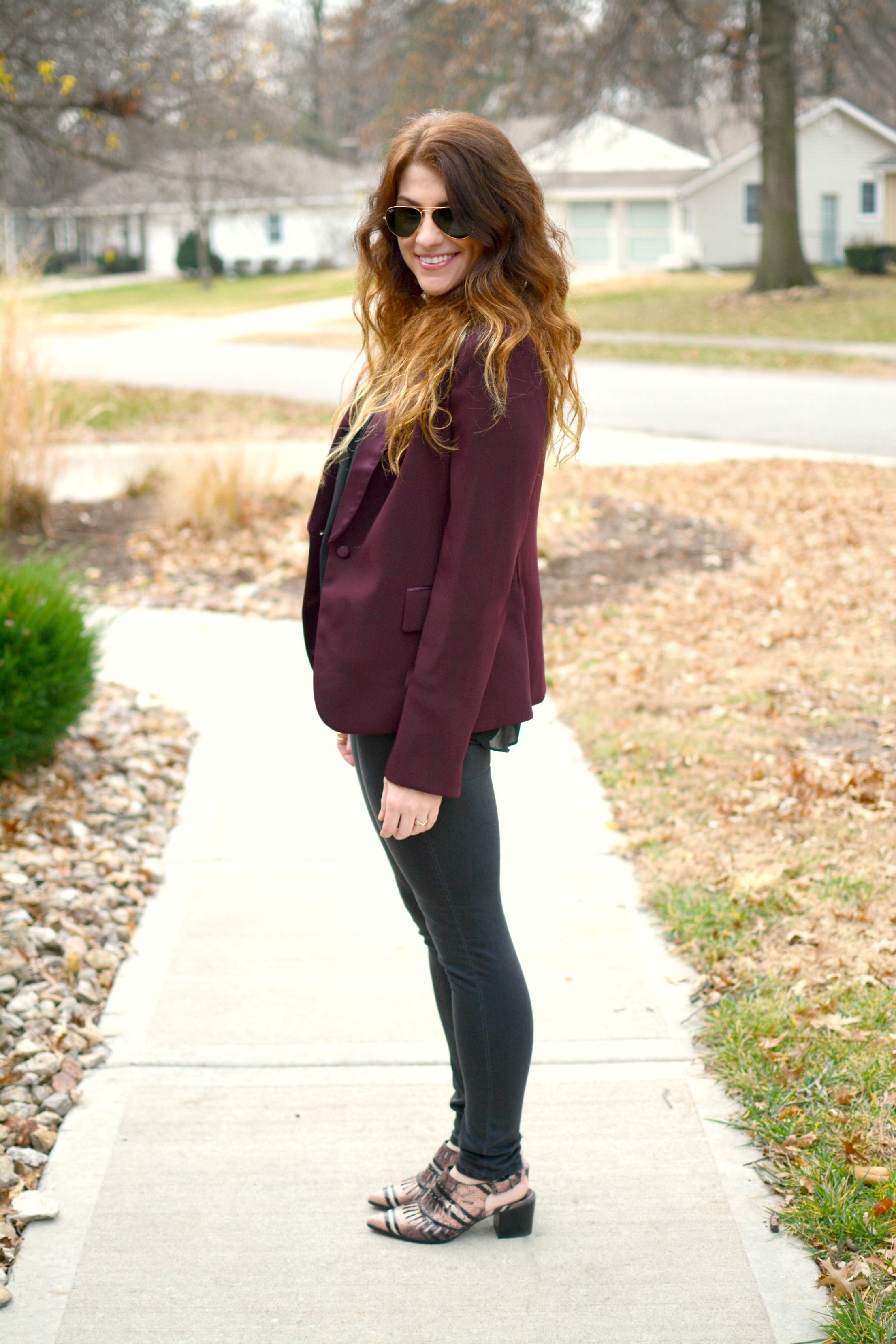 Burgundy Blazer. | Le Stylo Rouge