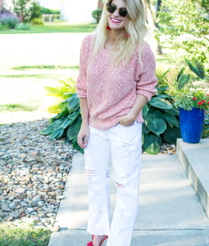 Summer Sweater with White Boyfriend Denim. | Ashley from Le Stylo Rouge