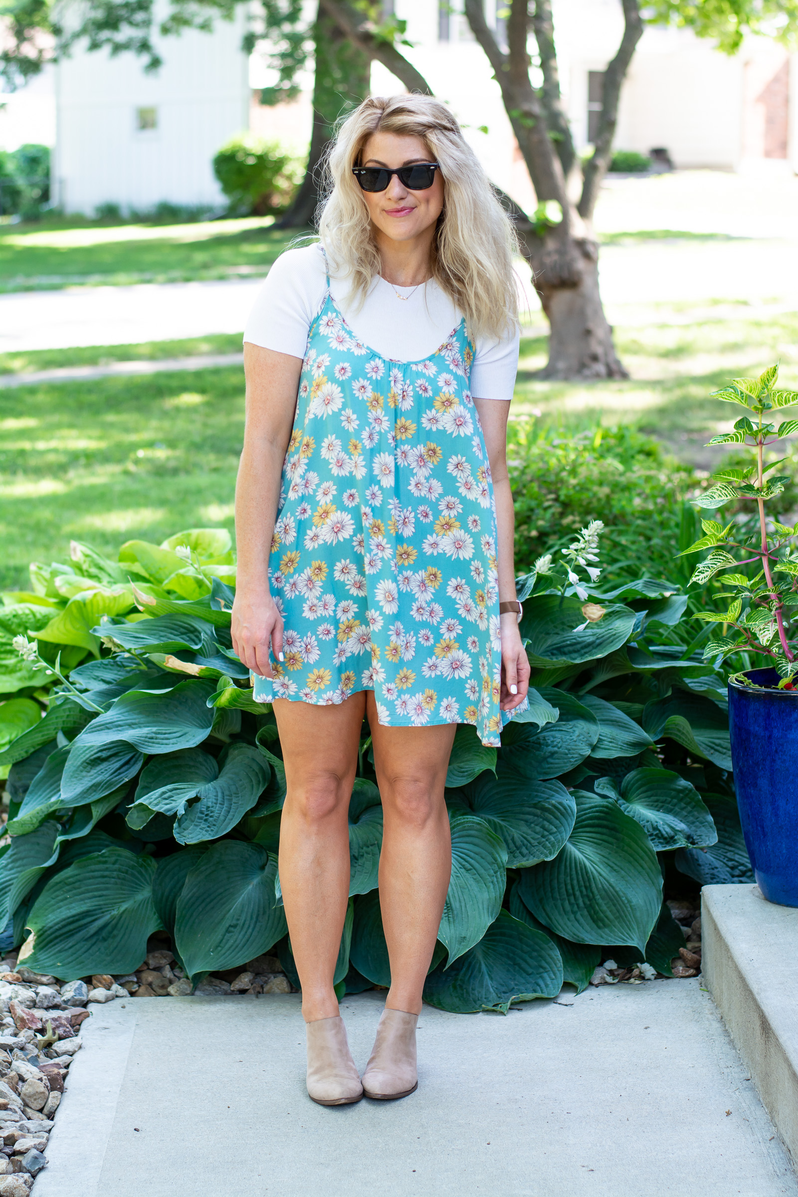 Summer Outfit: 90s Daisy Dress + Crop Top. | Le Stylo Rouge