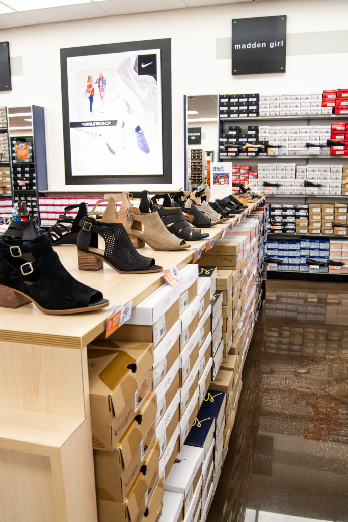 Extra LSR: Rack Room Shoes Grand Opening at the Legends. | Le Stylo Rouge