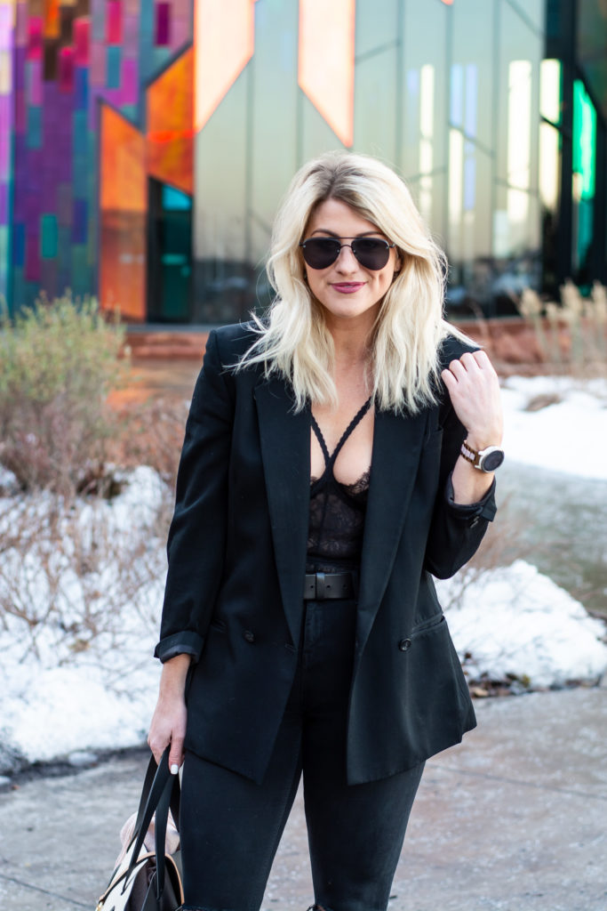 Edgy Holiday Outfit in All-black. | Le Stylo Rouge