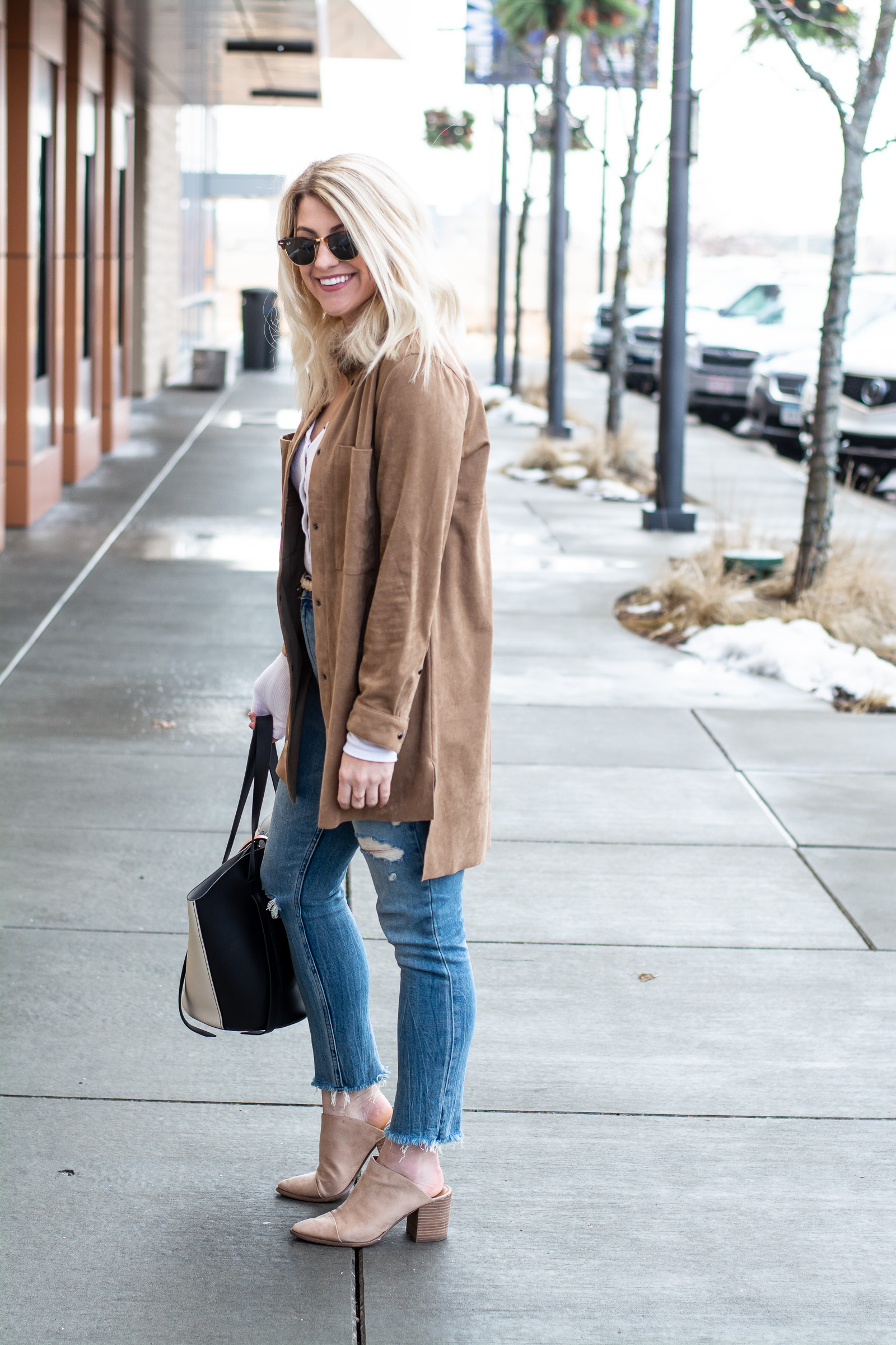 A Dress as a Jacket with Girlfriend Jeans. | Le Stylo Rouge