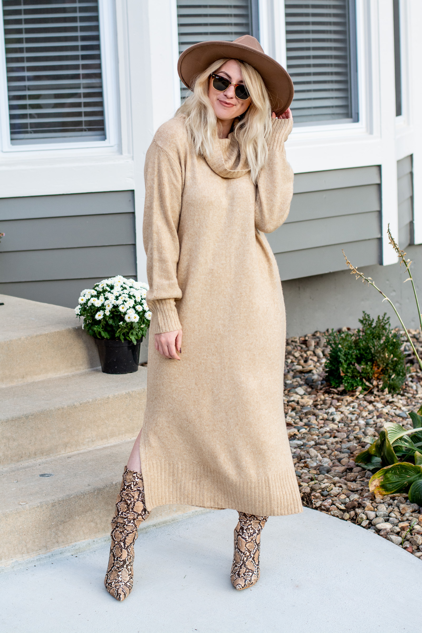 Thanksgiving Outfit: Oversized Sweater Dress + Snakeskin Boots. | LSR