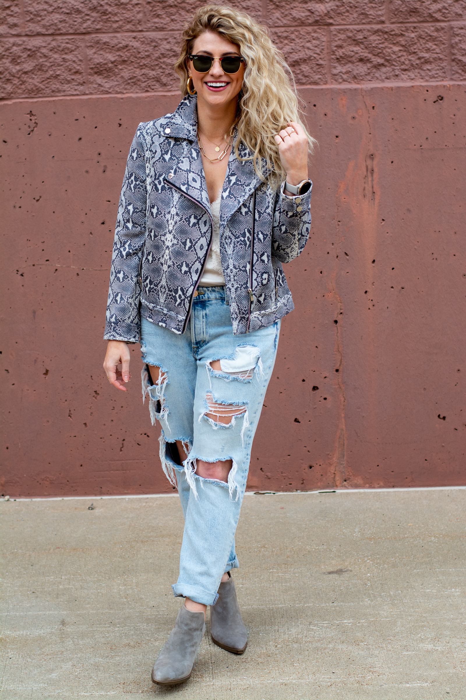 Fall Outfit: Lightweight Printed Jacket + Destroyed Boyfriend Jeans. | LSR