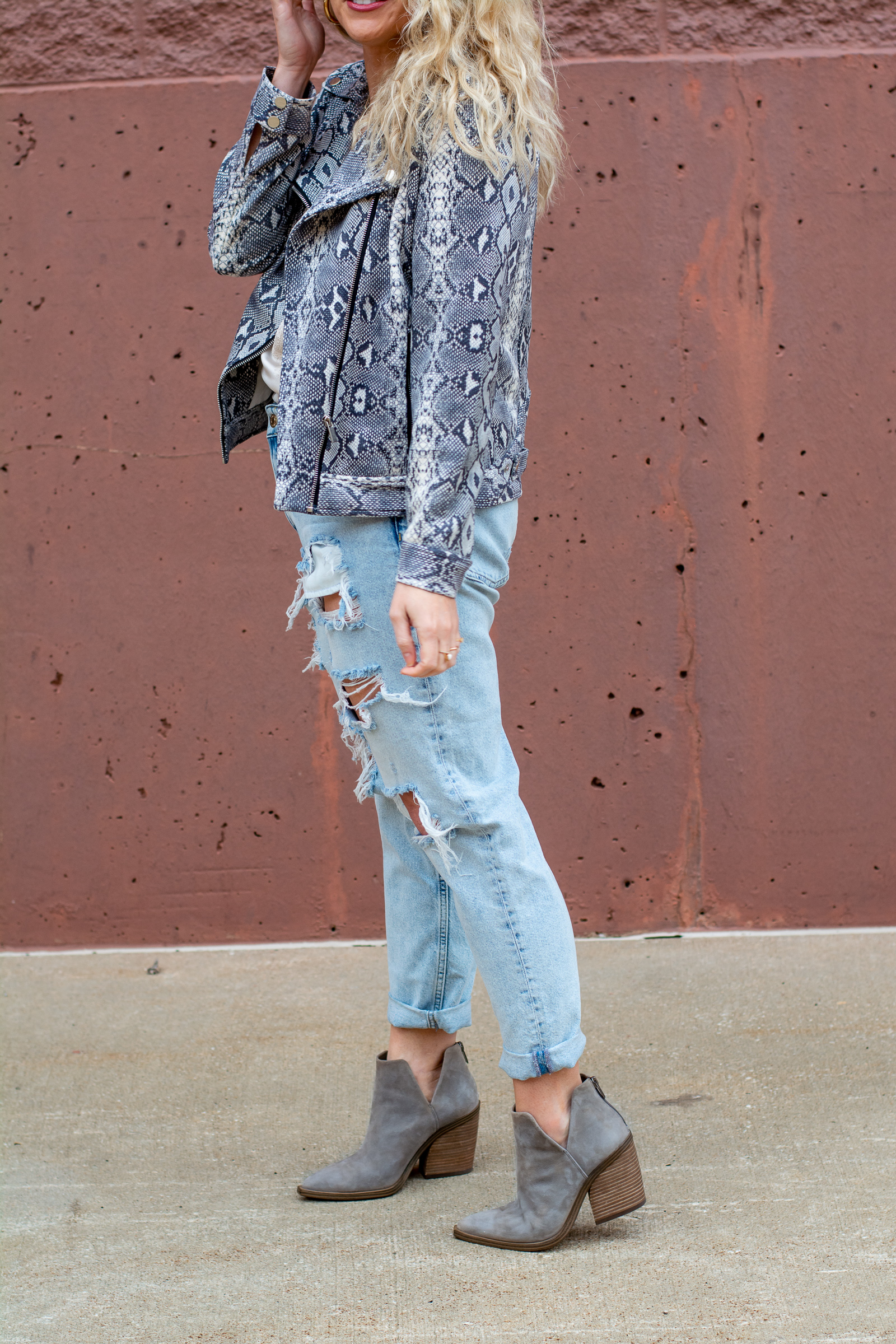 Fall Outfit: Lightweight Printed Jacket + Busted Jeans. | LSR