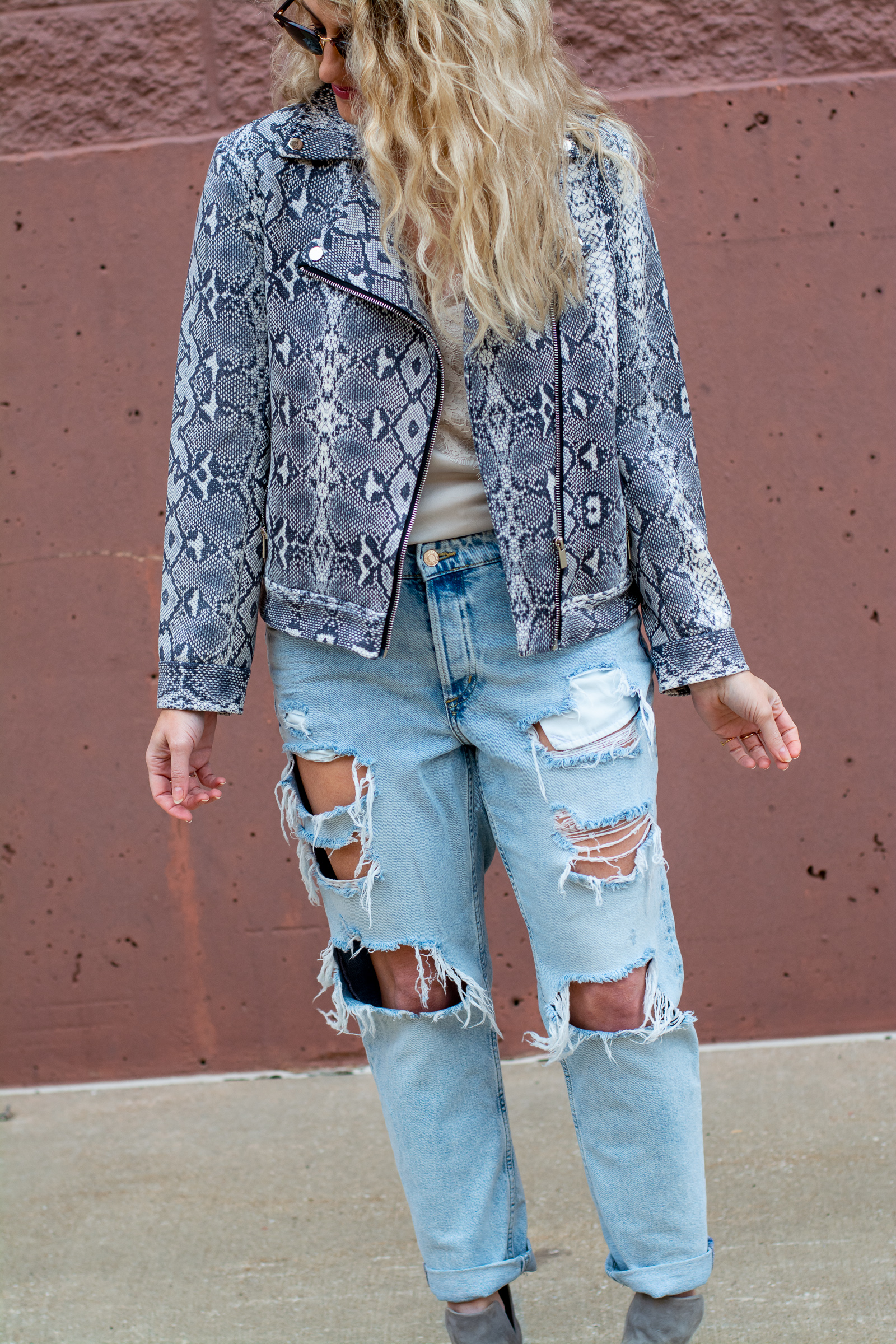 Fall Outfit: Lightweight Printed Jacket + Busted Jeans. | LSR