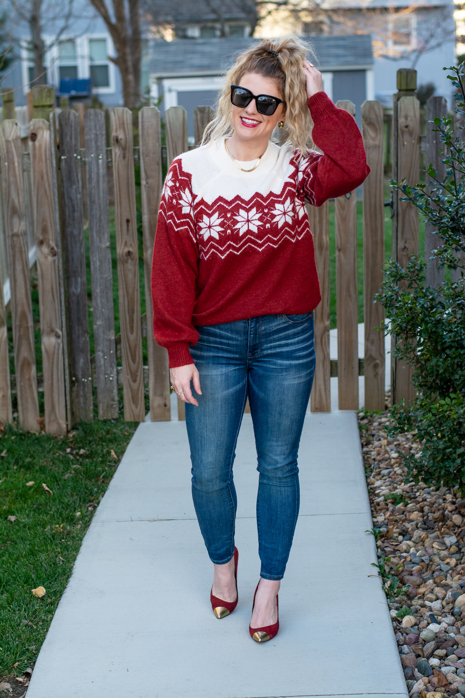 Holiday Outfit Idea: Christmas Sweater + Gold-toe Pumps. | LSR