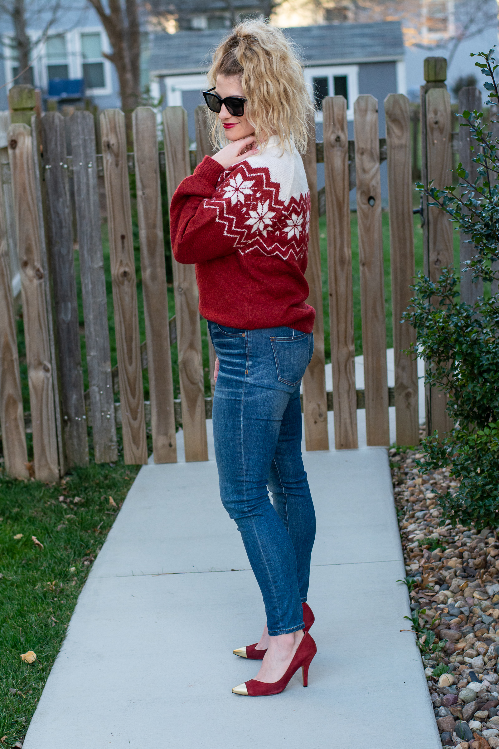 Holiday Outfit Idea: Christmas Sweater + Gold-toe Pumps. | LSR