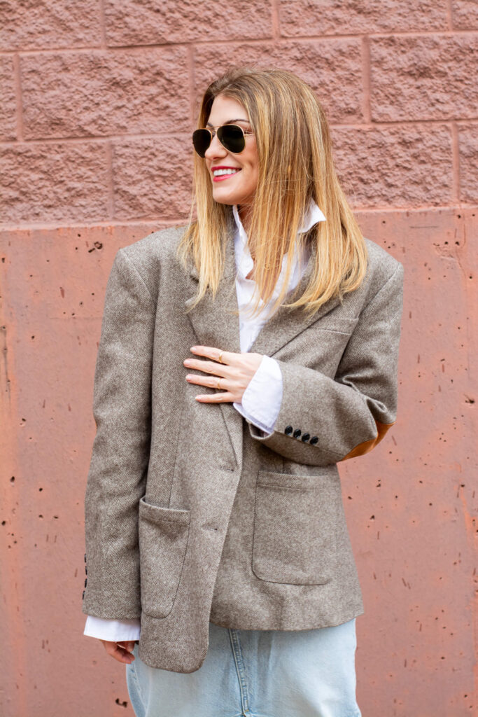 Oversized brown wool blazer with a white button-up shirt. | Le Stylo Rouge