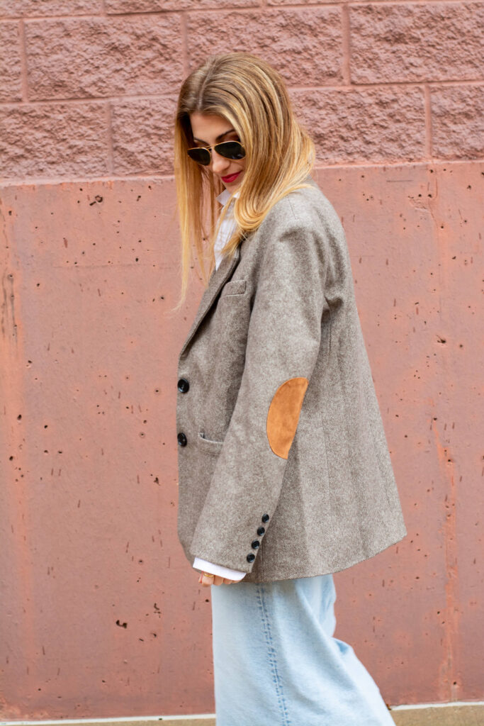 Oversized brown wool blazer with a denim maxi skirt. | Le Stylo Rouge